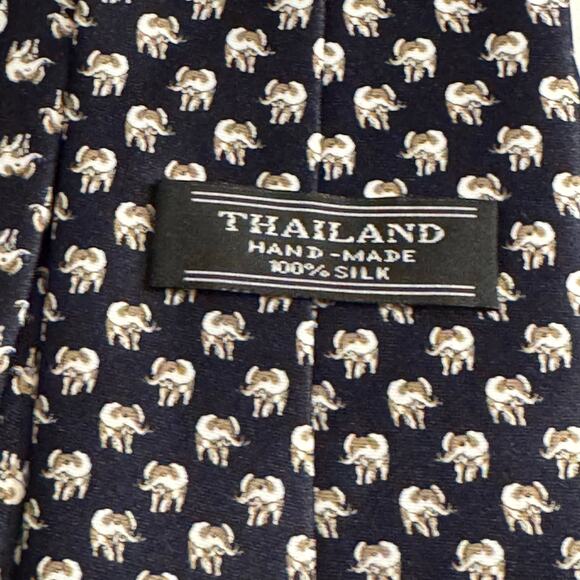 Thailand Men's Deep Navy Hand-Made 100% Silk Tie Elephant Print Eclectic Preppy - Picture 6 of 7